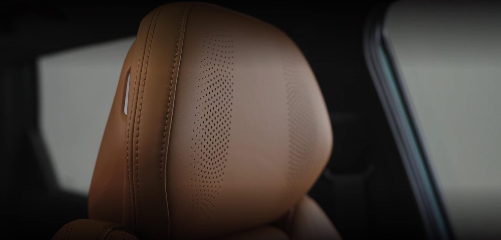 16-Speaker Flyme Sound Including driver headrest speakers